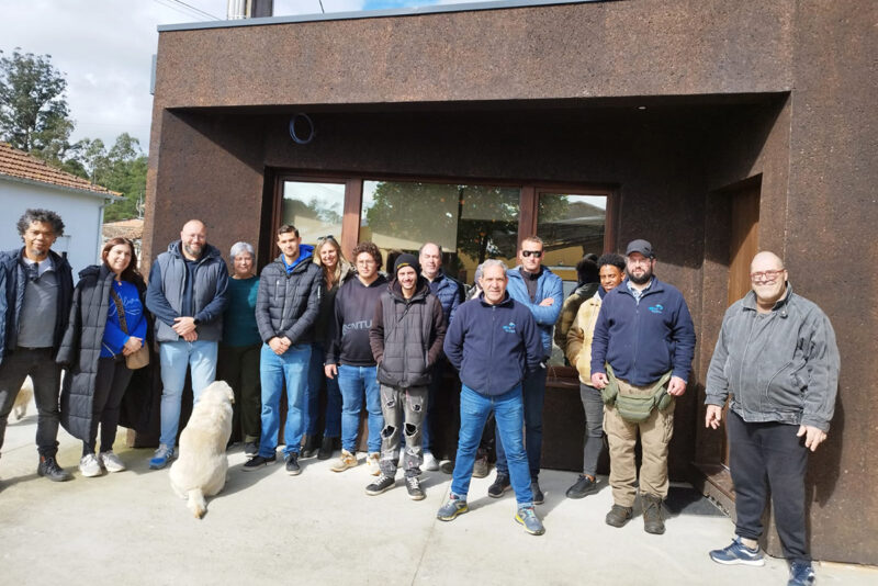 250221_APCC_Noticias_FormacaoProfissional-VisitaCarpintariaVeiga_01
