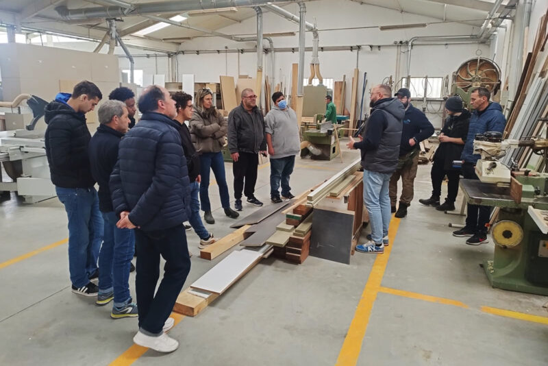 250221_APCC_Noticias_FormacaoProfissional-VisitaCarpintariaVeiga_02
